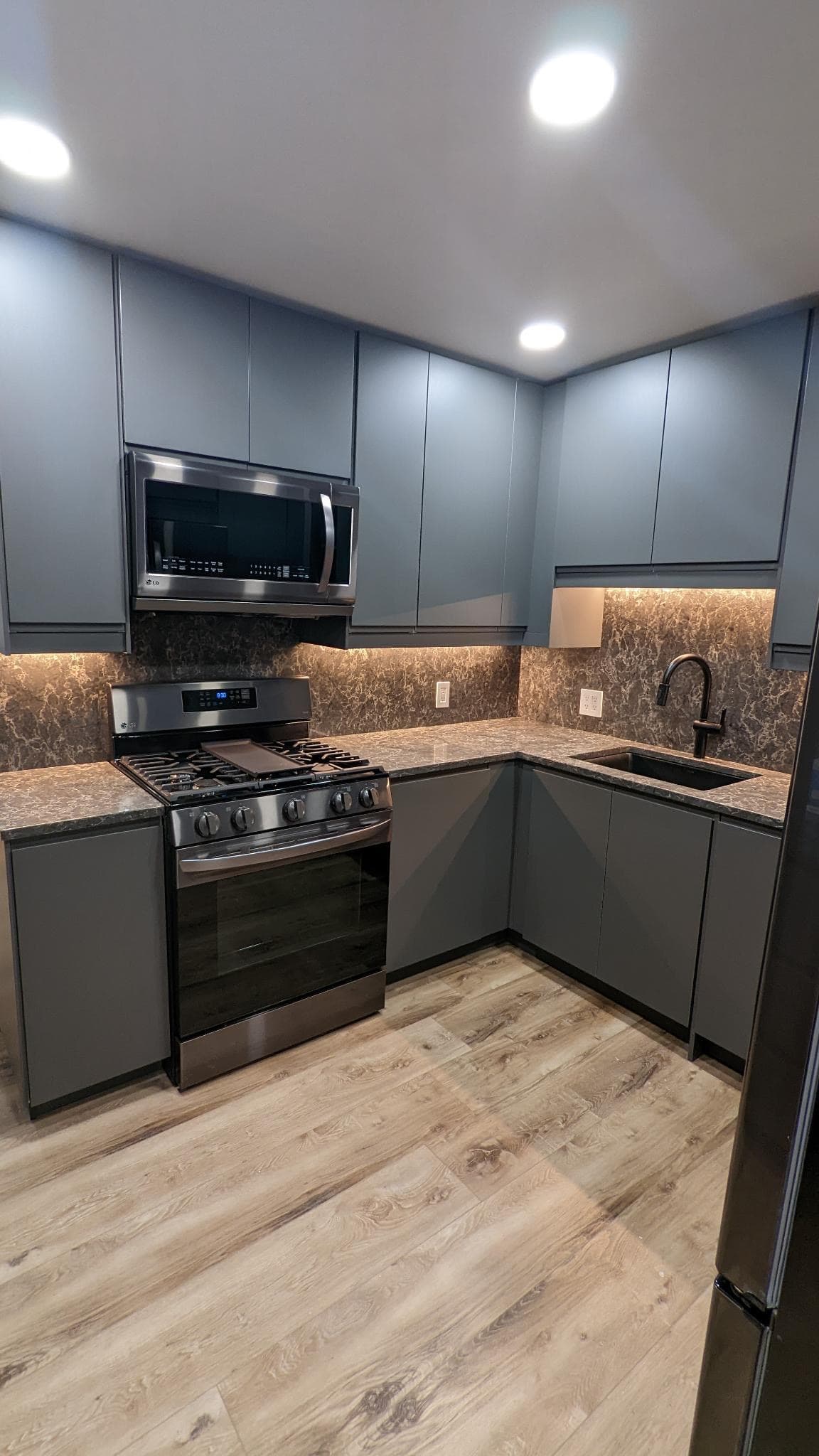 kitchen installation in progress, view 22
